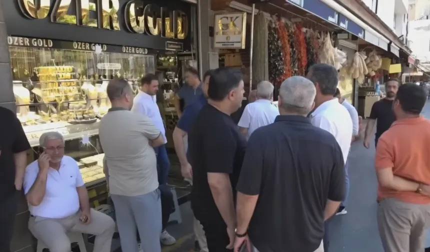 Diyarbakır’da kuyumcuya kurşun yağdırdılar!