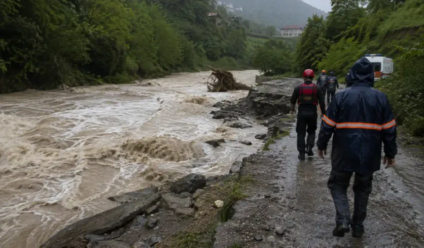 Giresun’da sel dehşeti: Anne ve iki kızını arama çalışması başlatıldı