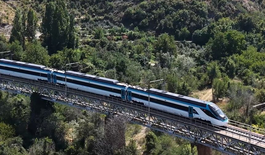Milli elektrikli hızlı tren 250 kilometre hıza ulaştı