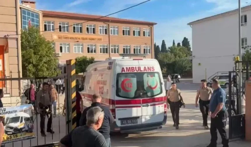 Okul Önünde Silahlı Saldırı: 8 Öğrenci Yaralandı