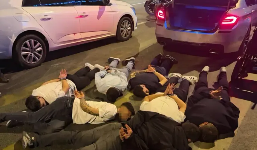 Polis Otobüslerinin Peşine Takılan 8 Kişi Yakalandı