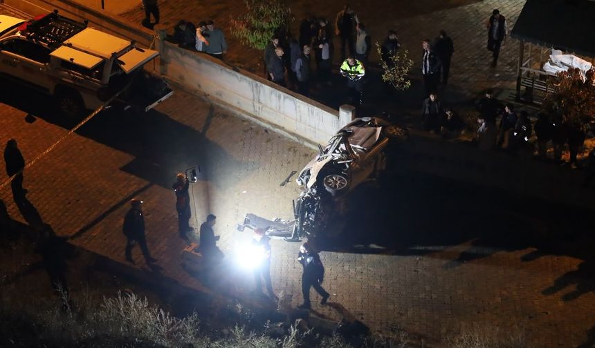 Erzurum’da Araba 50 Metrelik Şarampole Yuvarlandı: 1 Genç Hayatını Kaybetti, 3 Yaralı!